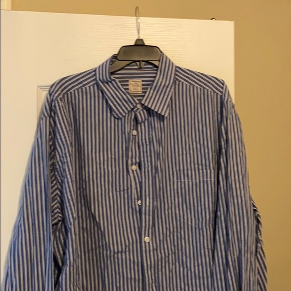 Long sleeve button up shirts. - Picture 3 of 10
